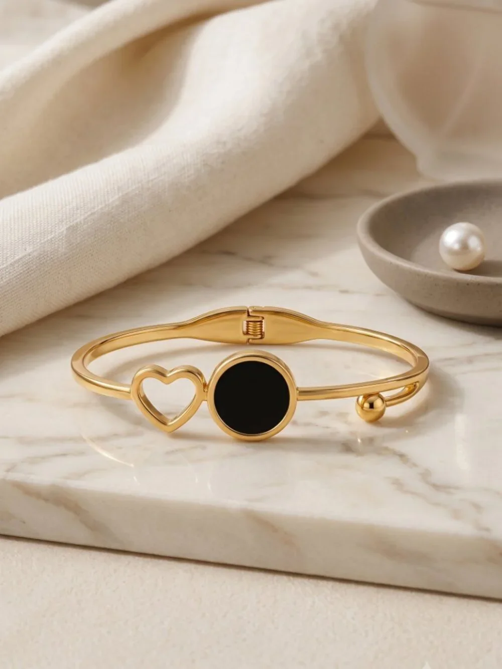18K Gold Plated Open Heart Black Enamel Disc Charm Bangle Bracelet Gold 2.3